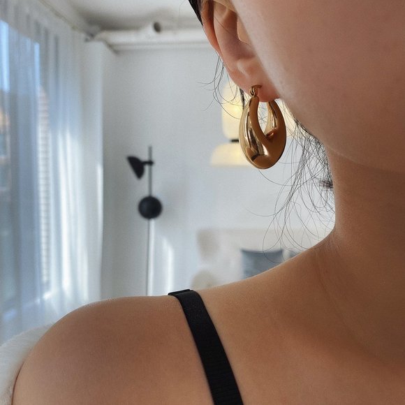 Sculptural Heart Shape Oval Hoop Earrings - Picture 10 of 12